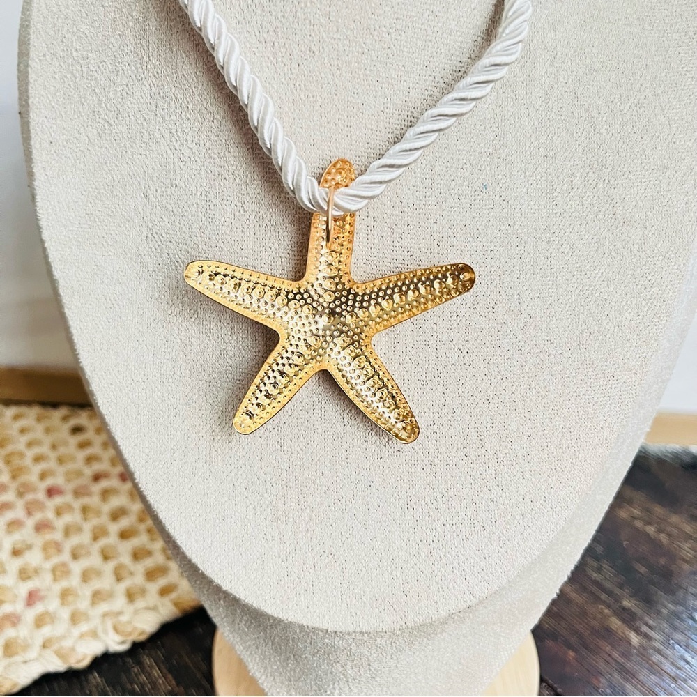 Anthropologie Gold oversized Starfish pendant cream rope Necklace - Picture 7 of 7